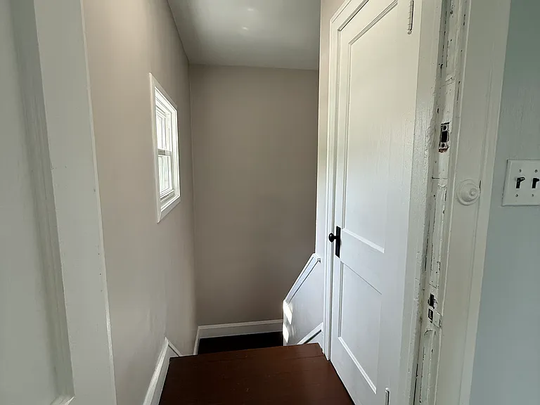 1333 Gladys Ave #UP — Photo 7