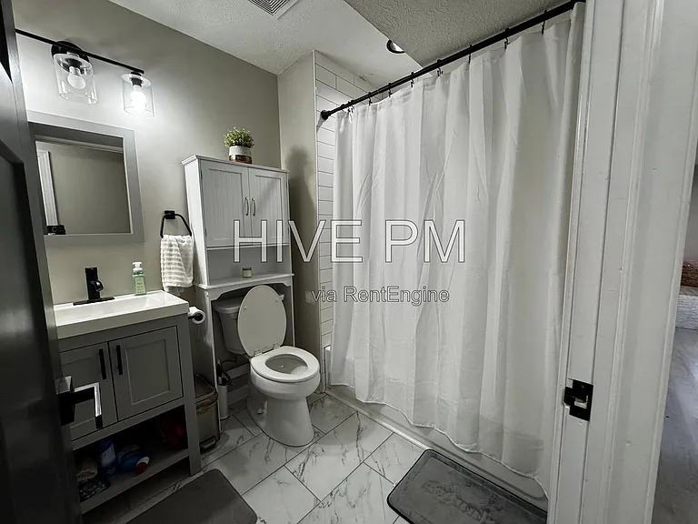 229 Congress Ave #229 — Photo 17