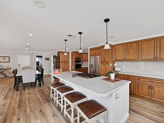 2nd image of 2166 Bardsdale Ave
