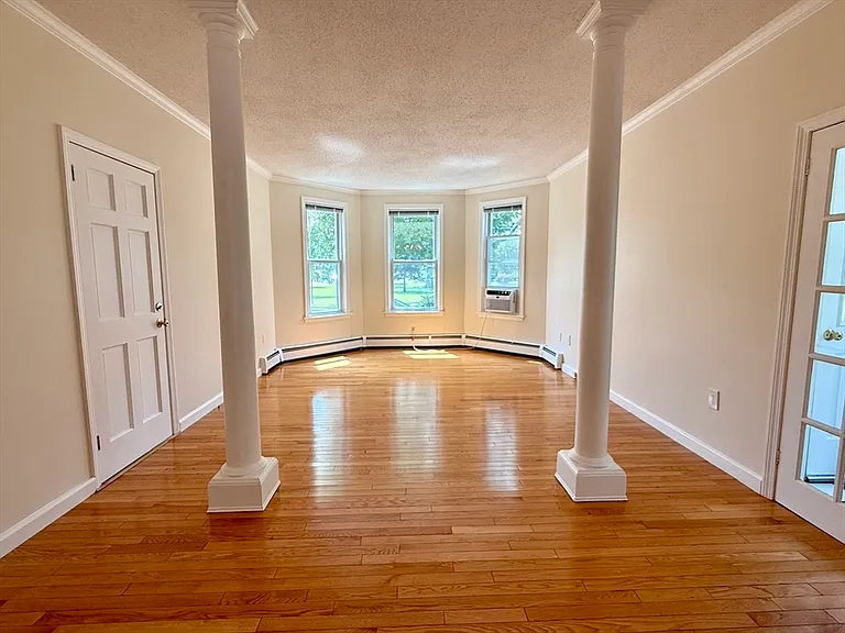 40 Chestnut St #1 — Photo 4