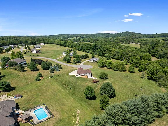 2nd image of 38 Buckhorn Ct