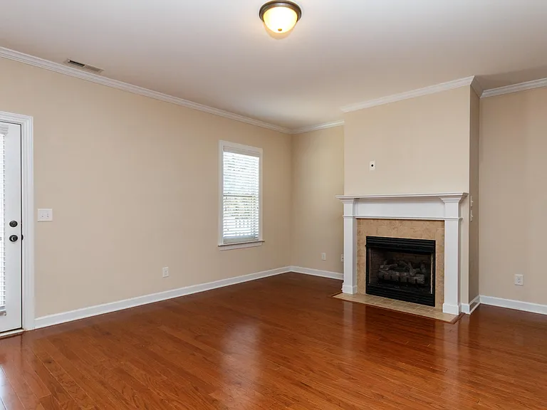 205 Roundhouse Ln — Photo 5