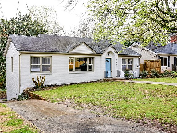 Driveway for plenty of off-street parking