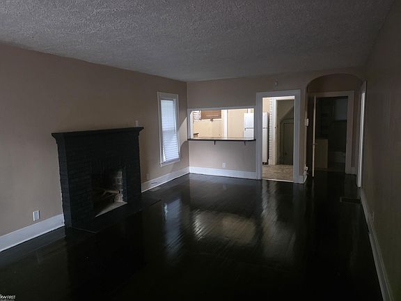 5th image of 209 E York Ave