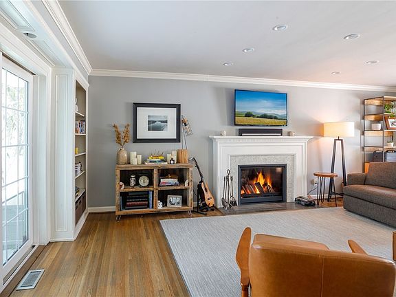 3rd image of 40 Pickwick Dr