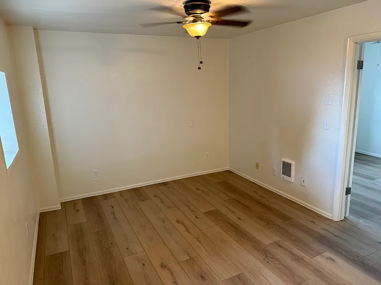 220 SW 3rd St #5 — Photo 1