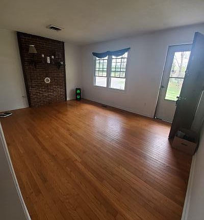 5th image of 2070 Vawter Corner Rd