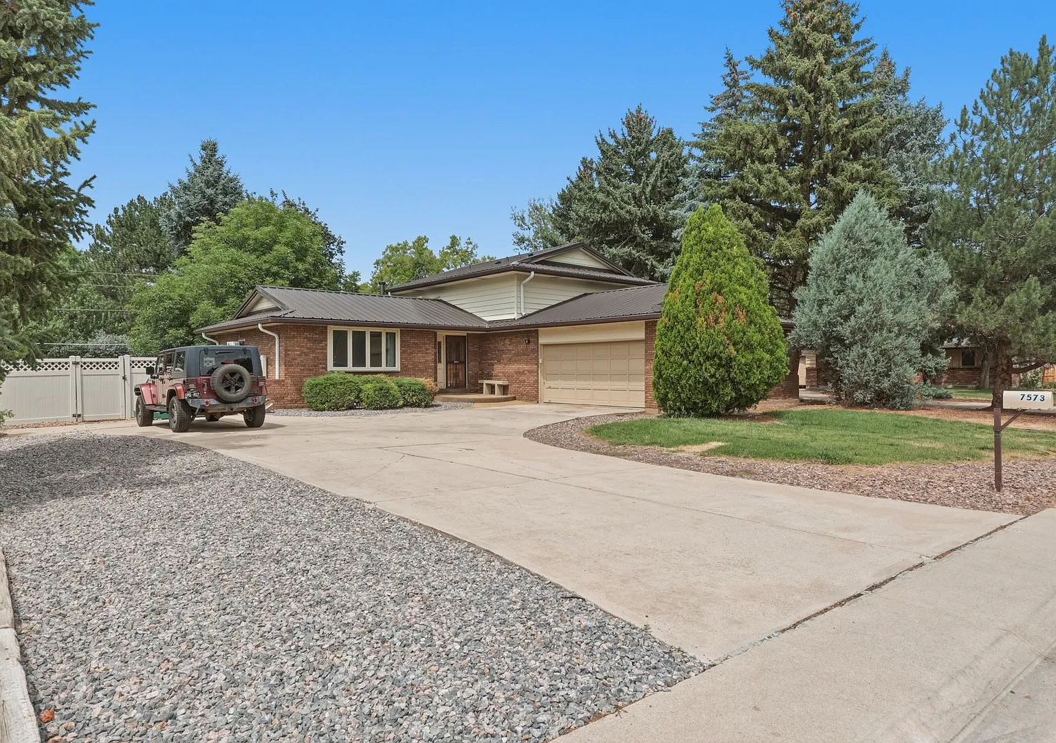 3+ bed/2-1/2 bath home in Arvada — Photo 4