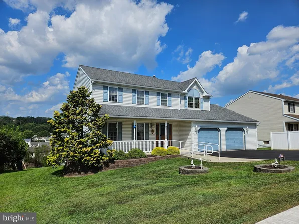 4509 Hillside Rd, Reading, PA 19606