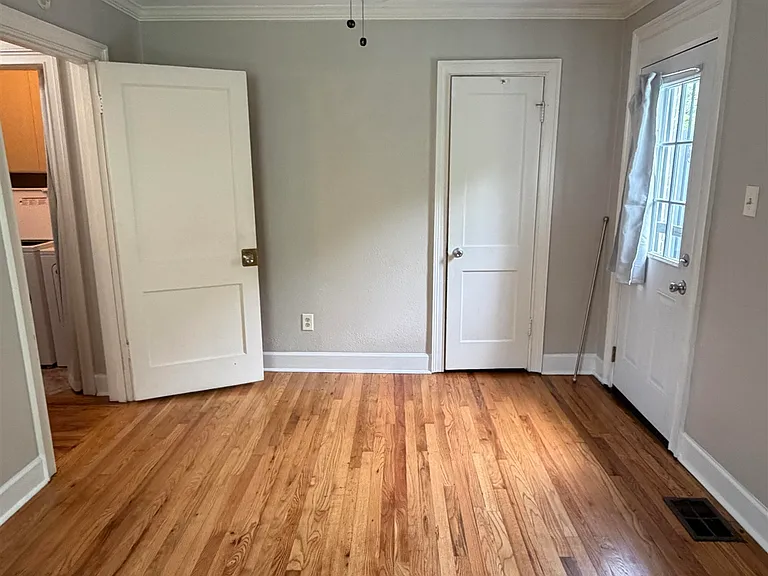 3555 Barwood Cir — Photo 10