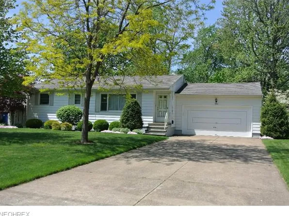 1044 Plaza Dr, Amherst, OH 44001