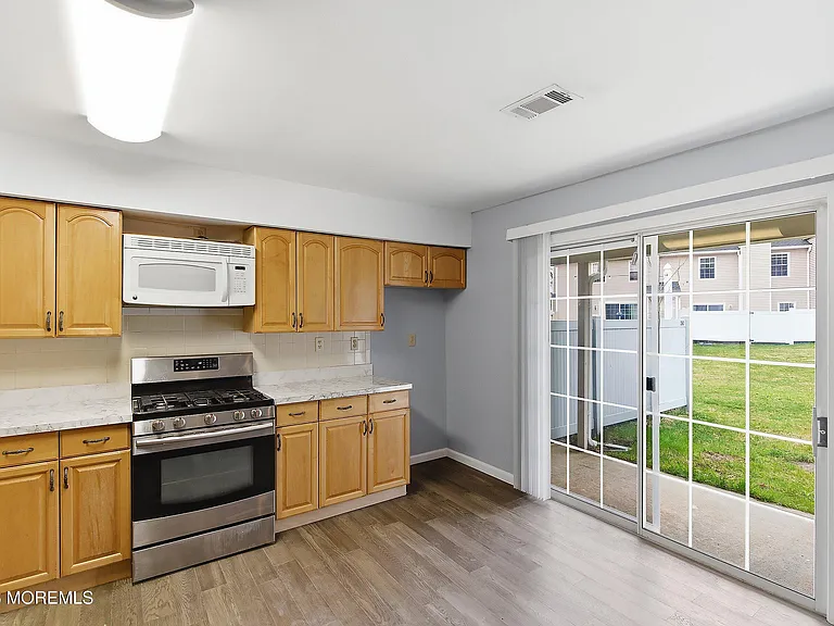 280 Fairfield Pl — Photo 12
