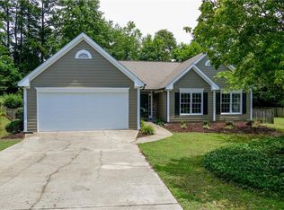 1615 Fairburn Dr, Cumming, GA 30040
