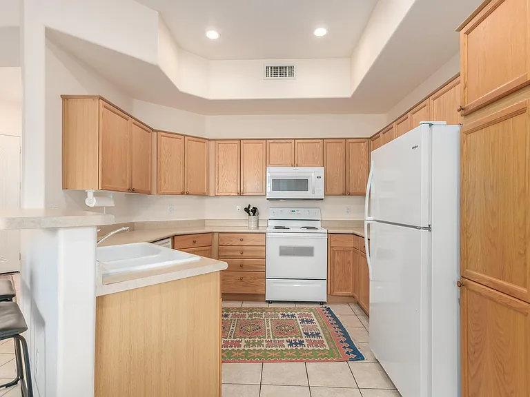 3800 S Cantabria Cir — Photo 8