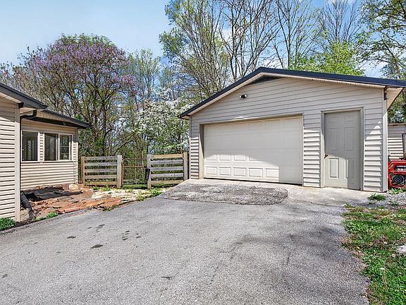 5th image of 11527 Lindell Rd