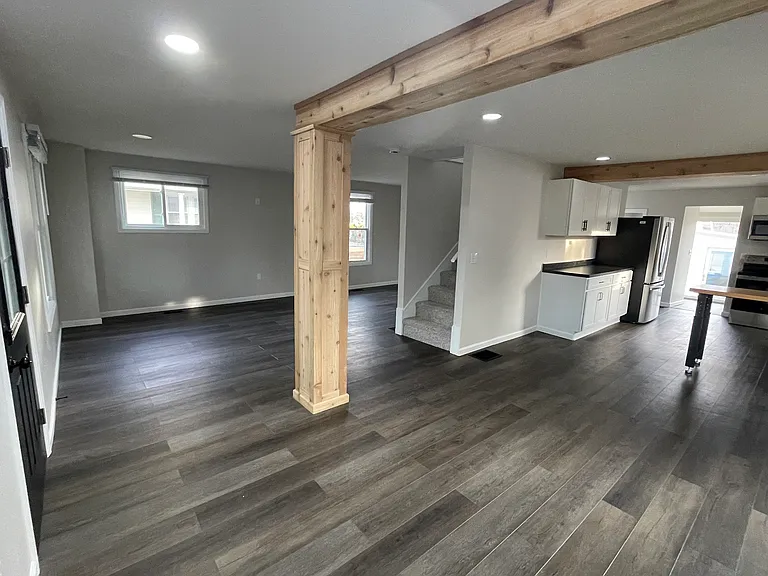 553 Adams Ave — Photo 3