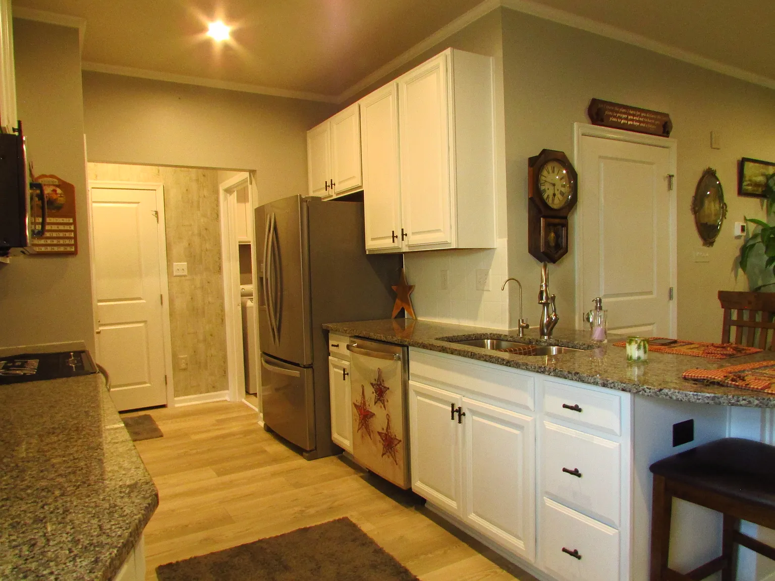 3 bed, 2.5 bath, 1929 sqft, $1,950 — Photo 3