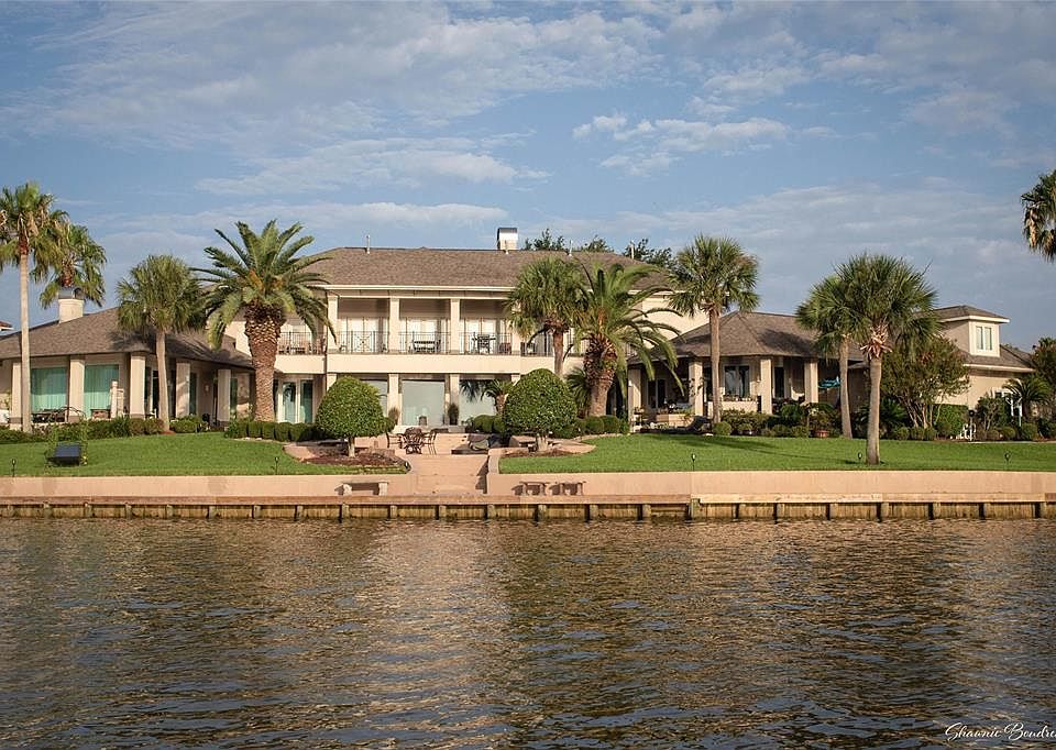 1st image of 1302 Coral Way Ct
