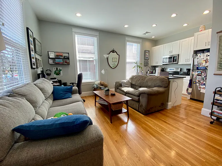 405 S Huntington Ave #1L — Photo 2