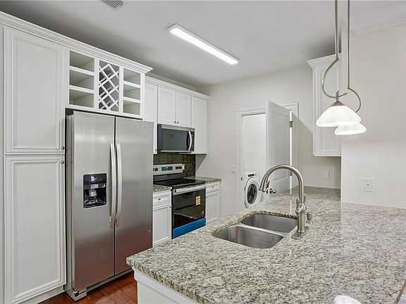 4th image of 901 Abernathy Rd APT 5190