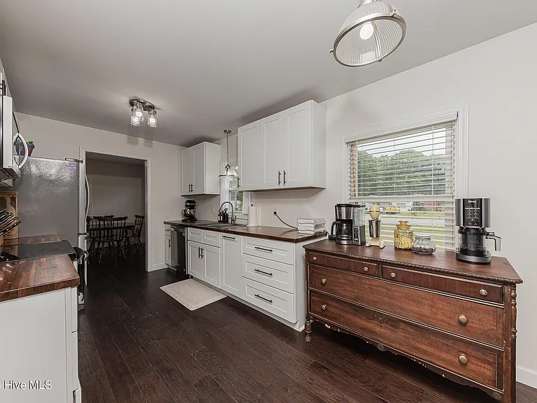 670 Queens Creek Rd — Photo 9