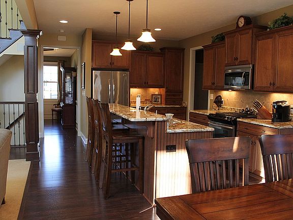 4th image of 21337 Castlewood Dr