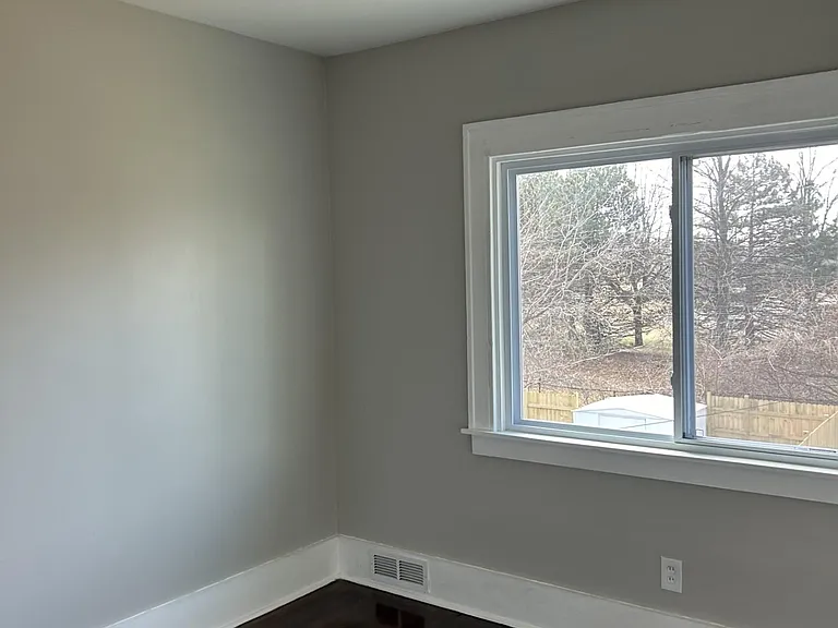 533 Lakewood St — Photo 8