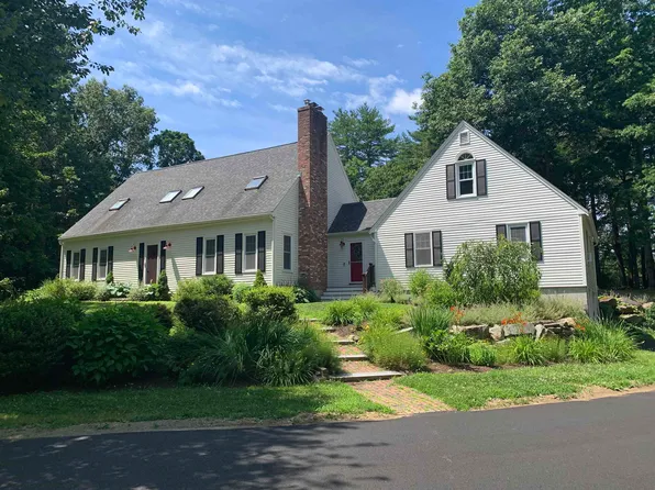 24 Victoria Drive, Hampton Falls, NH 03844