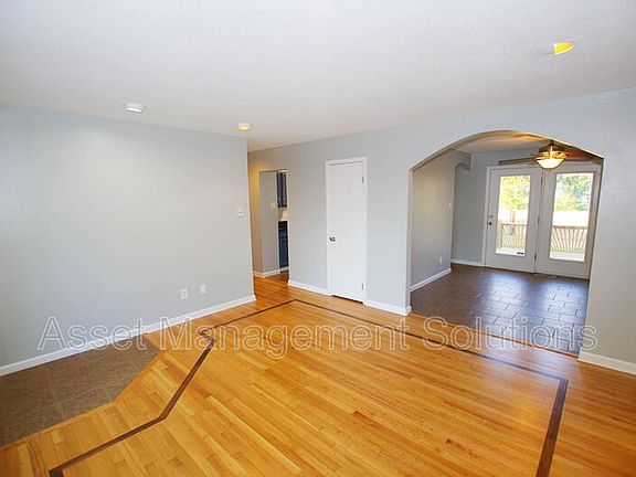 4th image of 723 Riderwood Dr