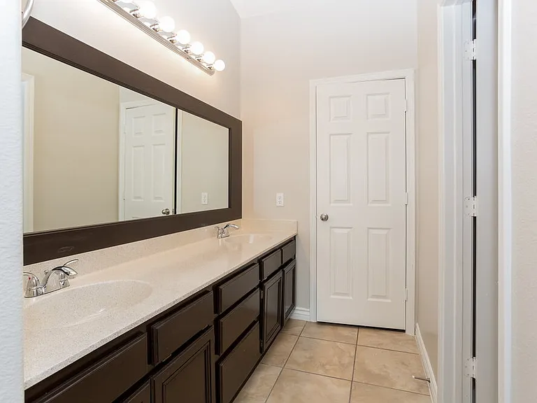 4565 Savin Cir — Photo 10