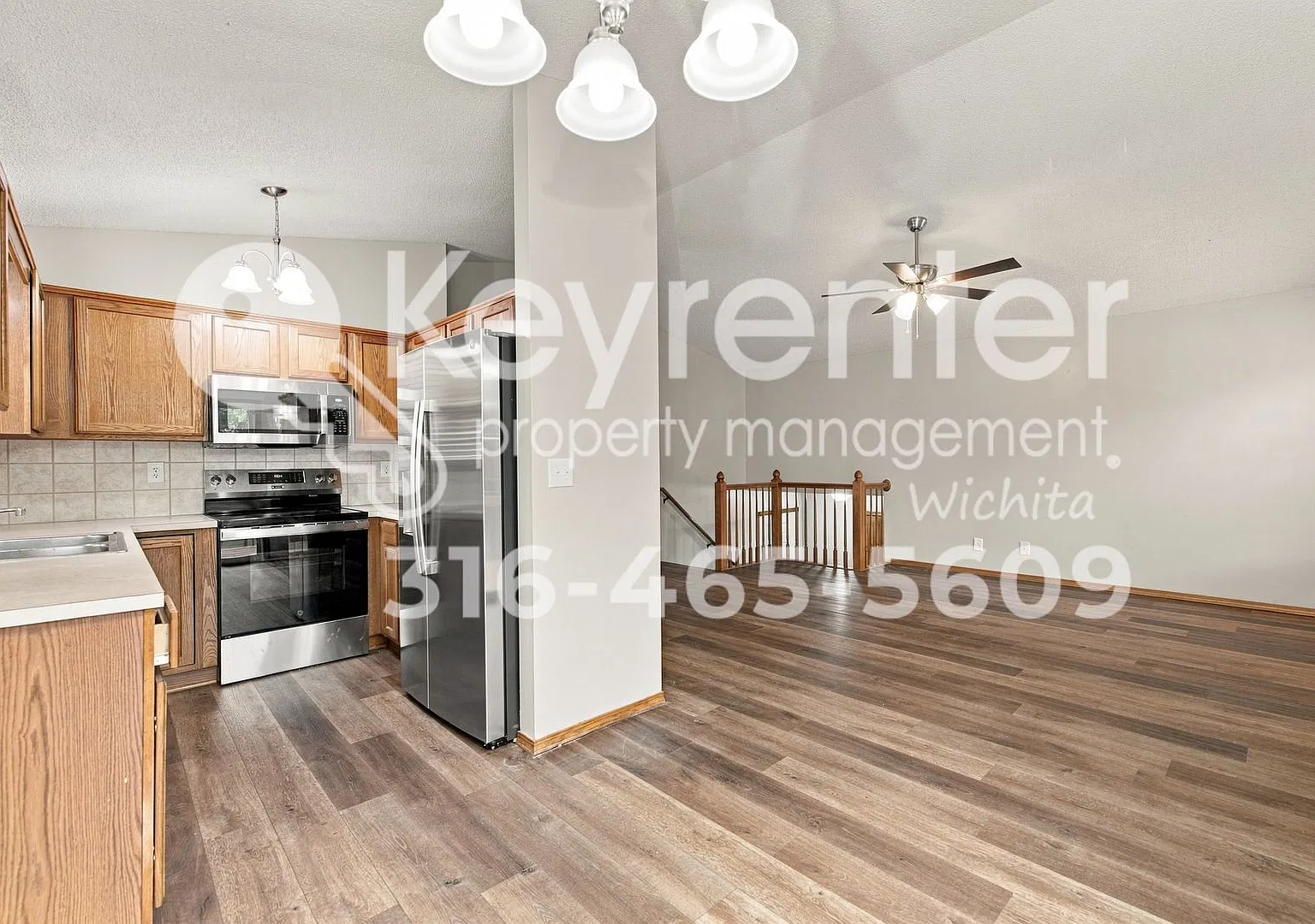 Spacious 3-Bedroom Home with Finished Basement, Fireplace & 2-Car Garage — Photo 4