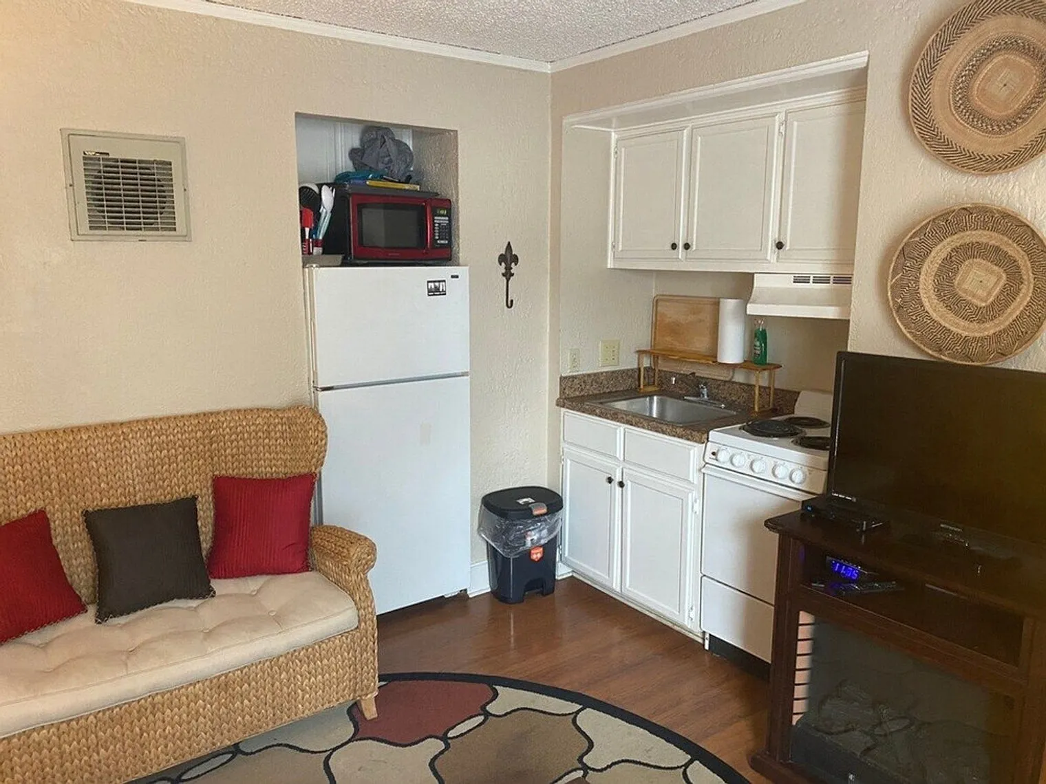 Studio, 1.0 bath, 344 sqft, $1,363 — Photo 3