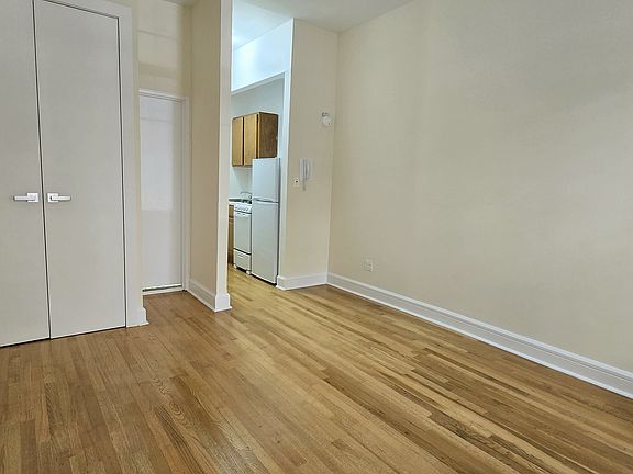 5th image of 206 W 106th St APT 5
