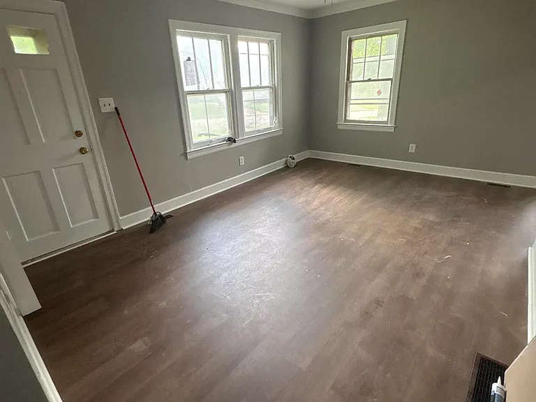 1120 Sparks Rd — Photo 2