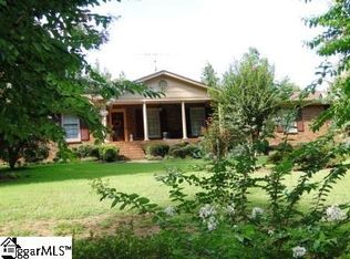 215 Shelton Dr, Spartanburg, SC 29307