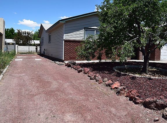 2nd image of 2902 La Sierra Pl