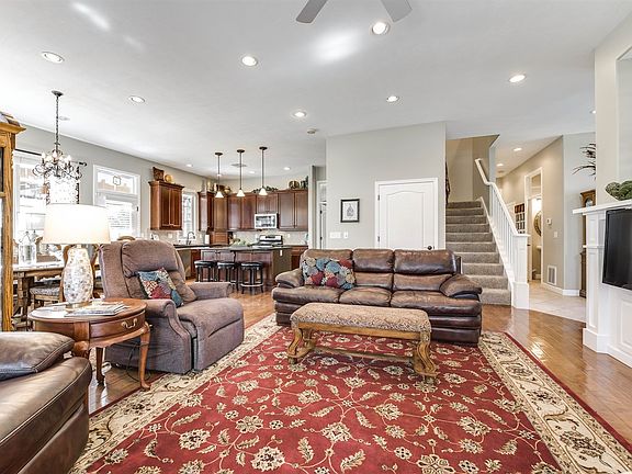 3rd image of 10678 S Belleville Way