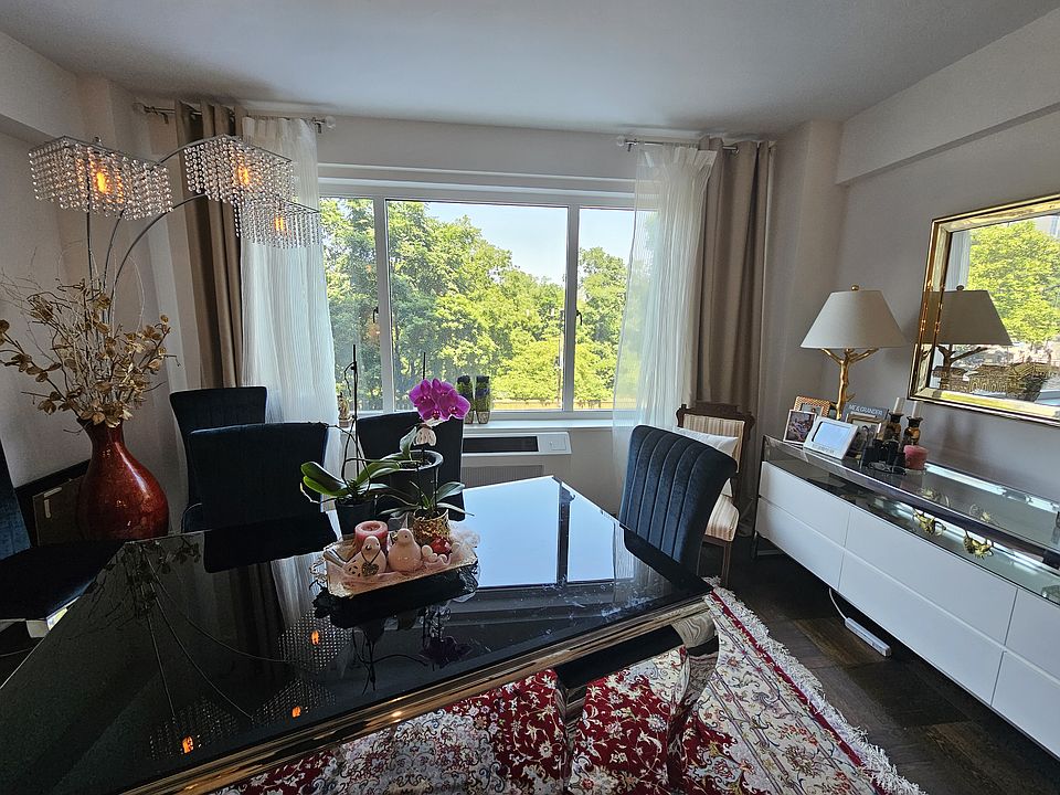 1st image of 40 Central Park S #3D