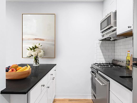 3rd image of 212 E 77th St APT 1H