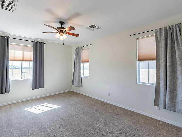 7416 S 27th Pl — Photo 15