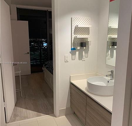 5th image of 121 NE 34th St #1511