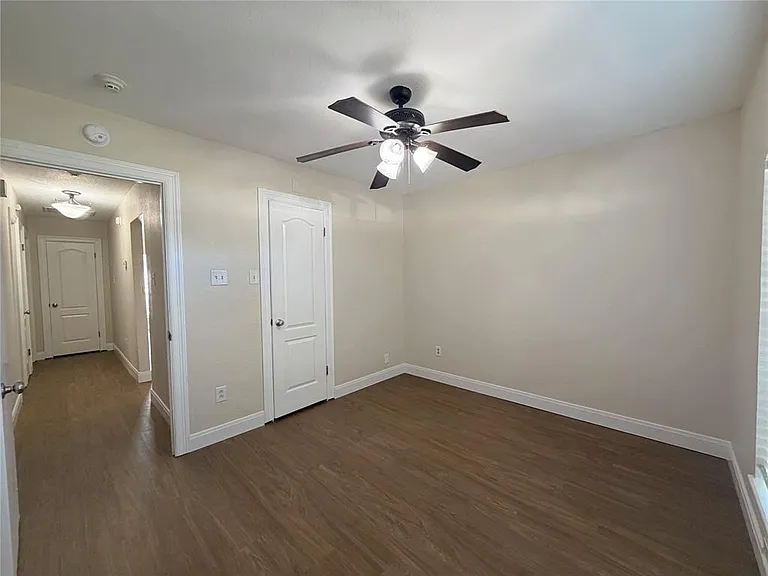 949 Reeves St — Photo 14