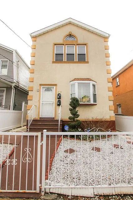 17148 107th Ave photo 1