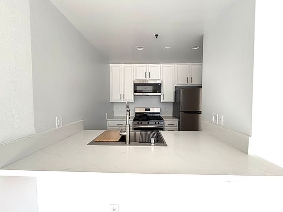 5th image of 1347 23rd St APT 307