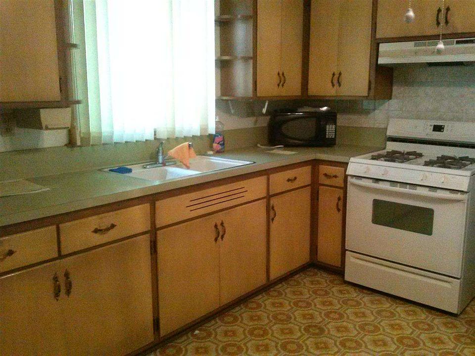 2nd image of 704 Hawthorne Ave