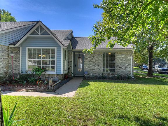 2nd image of 15231 Pebble Lake Dr