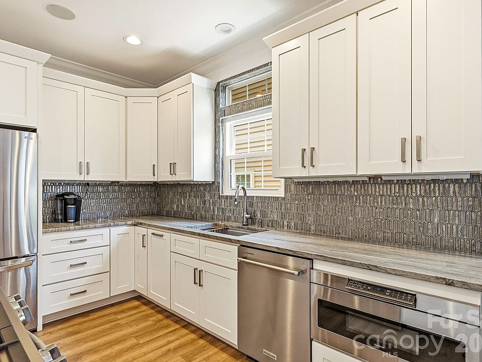 1st image of 8335 Viewpoint Ln