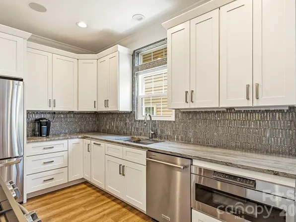 8335 Viewpoint Ln, Cornelius, NC 28031