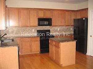 3rd image of 1804 Dunrobin Dr SE