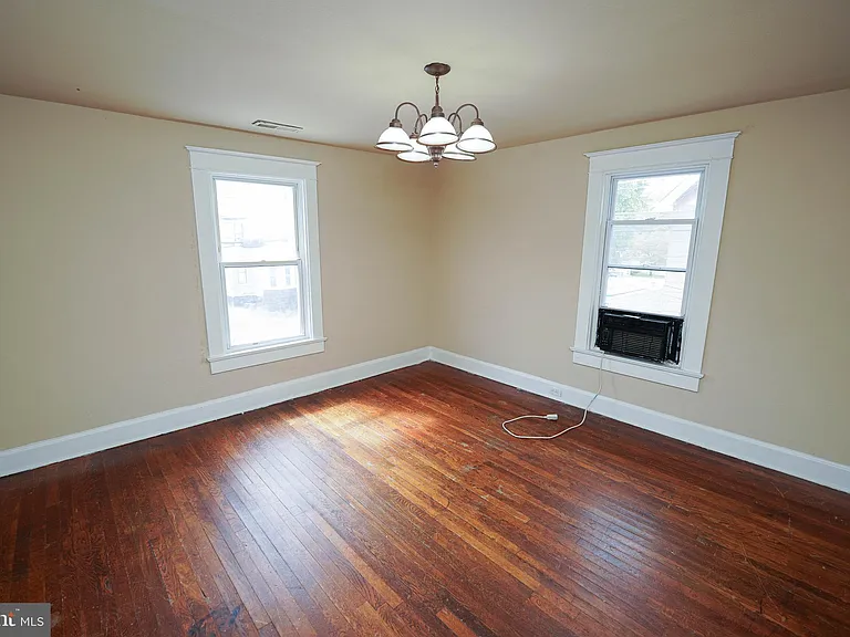 235 Newton St #4 — Photo 9